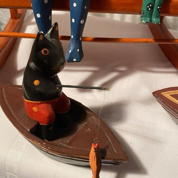 VINTAGE WOODEN FIGURINES - GONE FISHING III - Picture 9 of 9